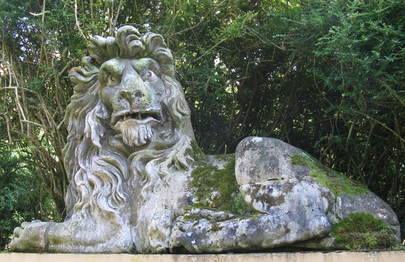 One of Portmeirion's many lions Portmeirion lion statue