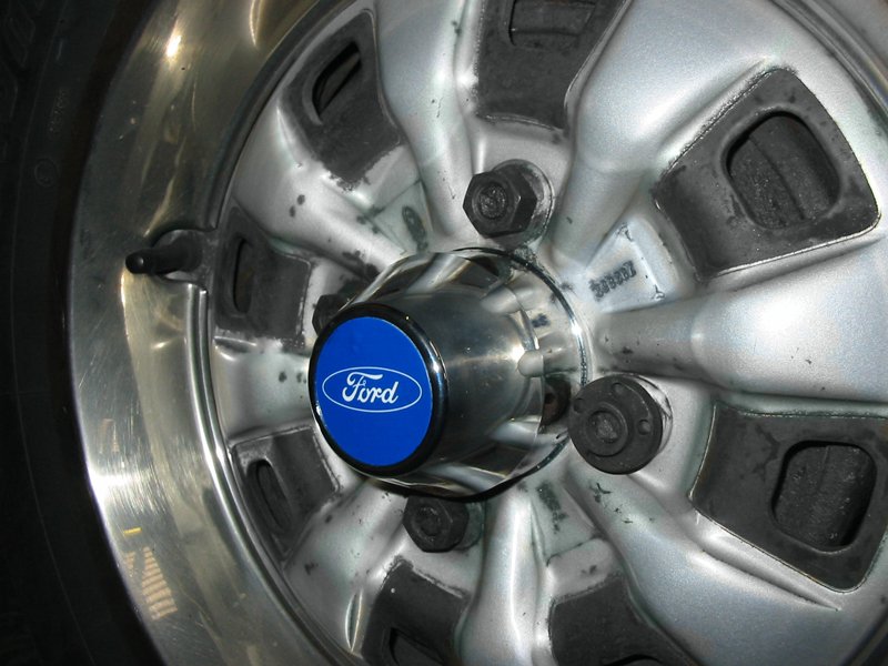 Ford chromed plastic wheel centres but not for Capri steels