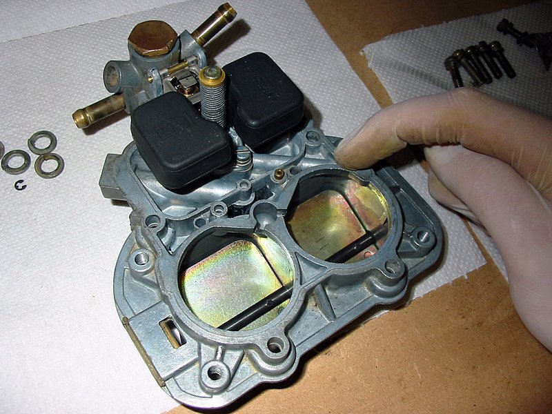 Test the power valve diaphragm on a Weber 32/36 DGAV carb